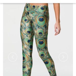 Onzie peacock yoga leggings size s/m